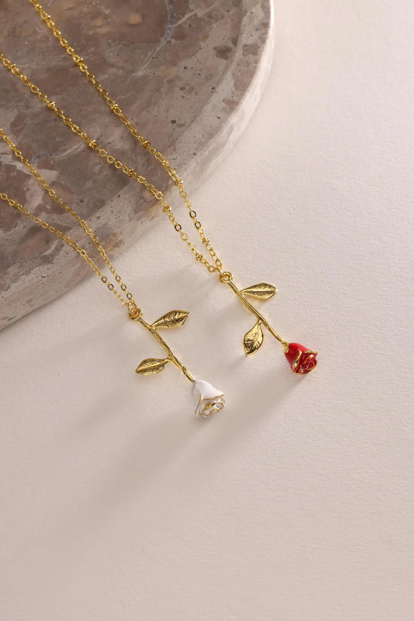 SARKAN GÜL TEMALI GÜMÜŞ KOLYE